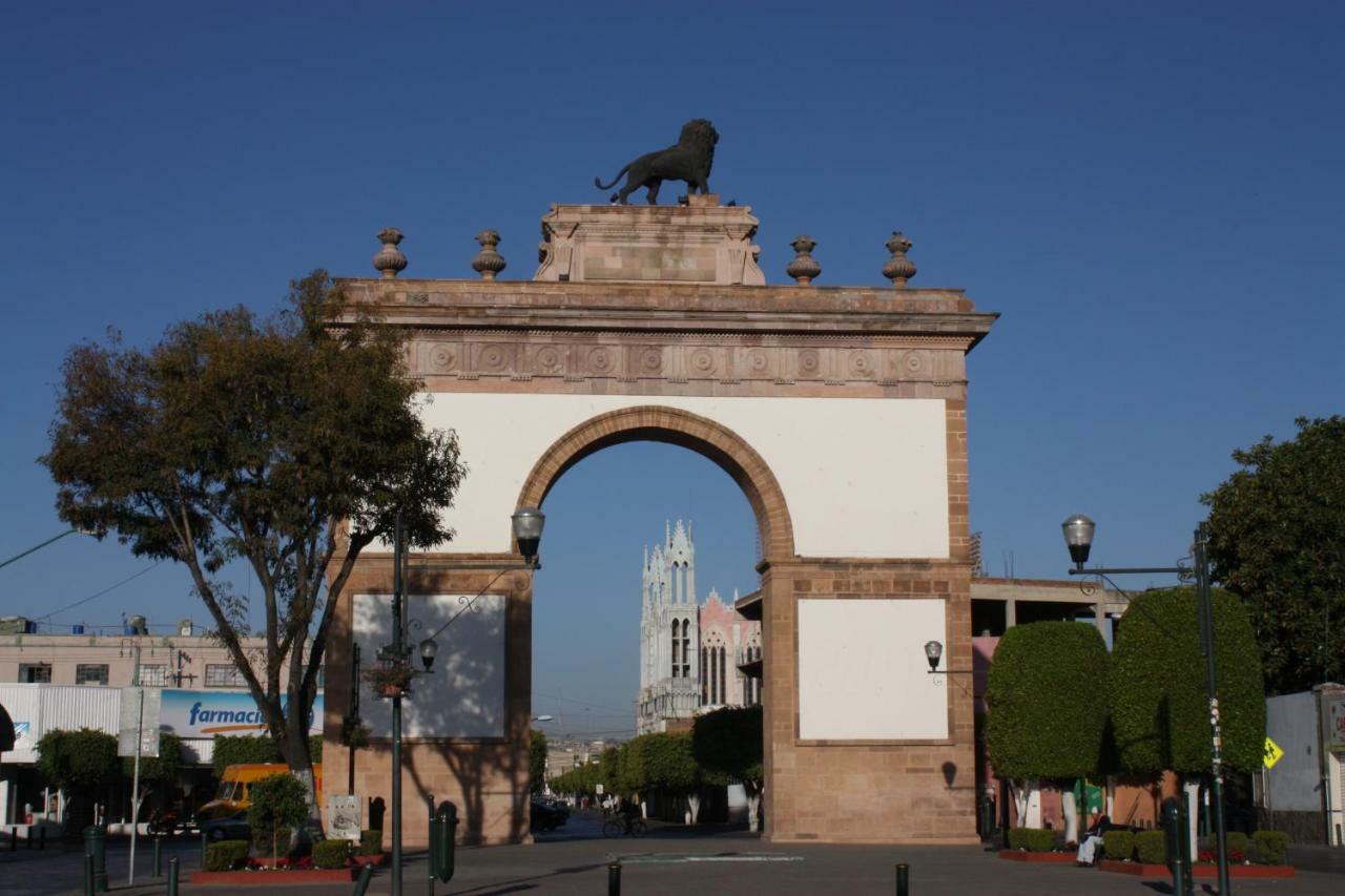 Suites Bajio León Eksteriør bilde